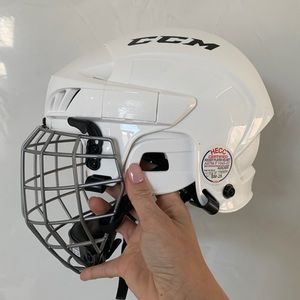 Kids hockey helmet
